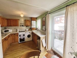 Kitchen- click for photo gallery